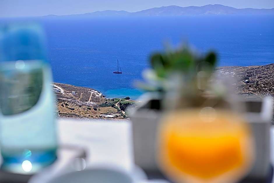 Living Theros Luxury Suites