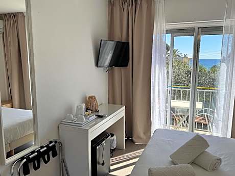Double Room with Balcony and Sea View