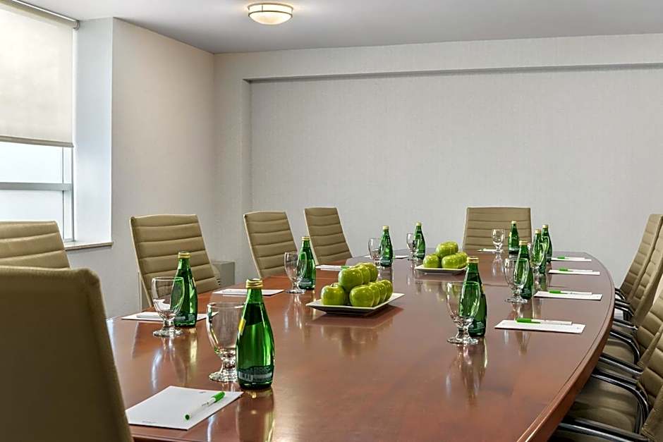 Holiday Inn Oakville Centre By IHG