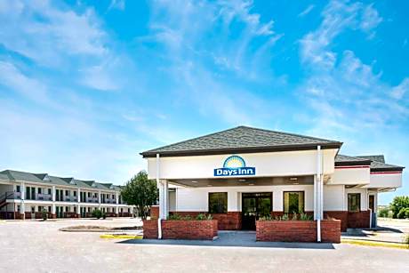 Days Inn by Wyndham Paxton