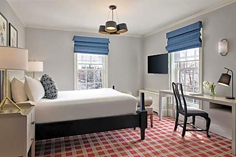 Editor's Queen, Guest room, 1 Queen, Corner room, High floor