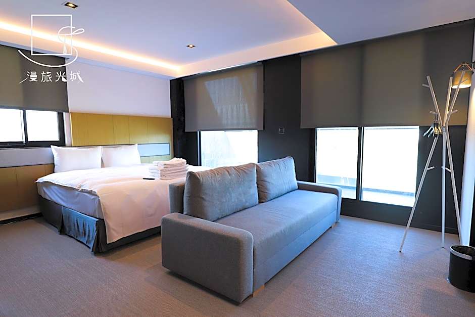 Slow Town Hotel - Glowing