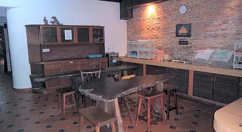 Kuching Waterfront Lodge