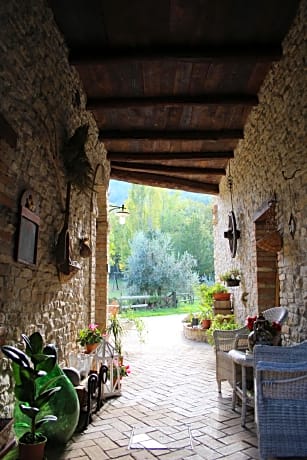 Casale Fontanile Bed and Breakfast