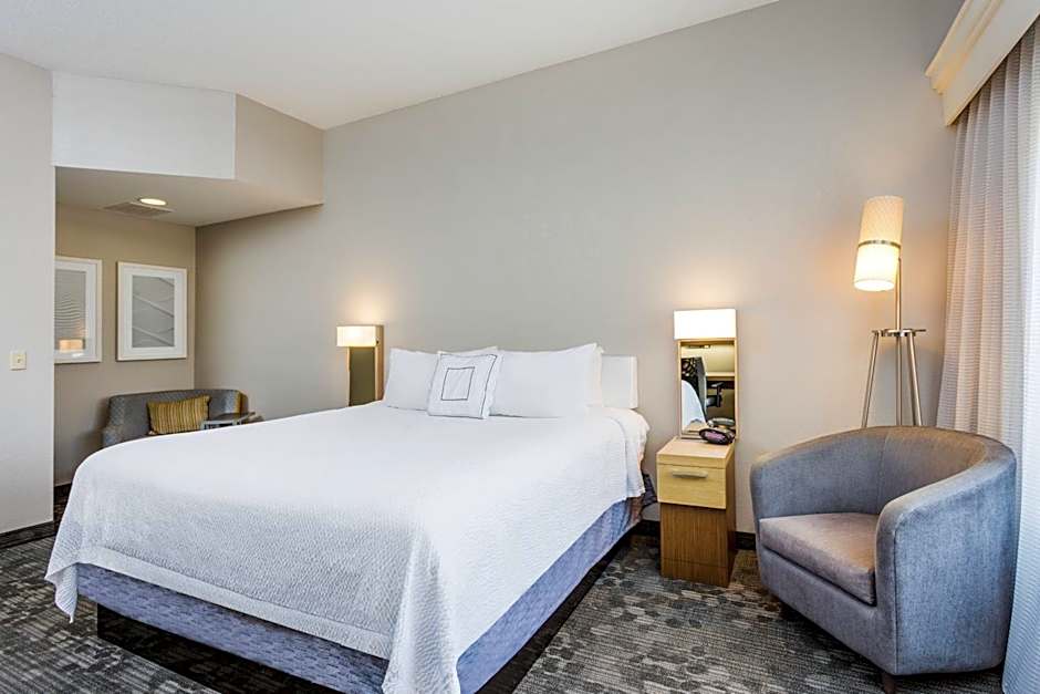 Photo 1 of 5 of 1 King Bed Guestroom