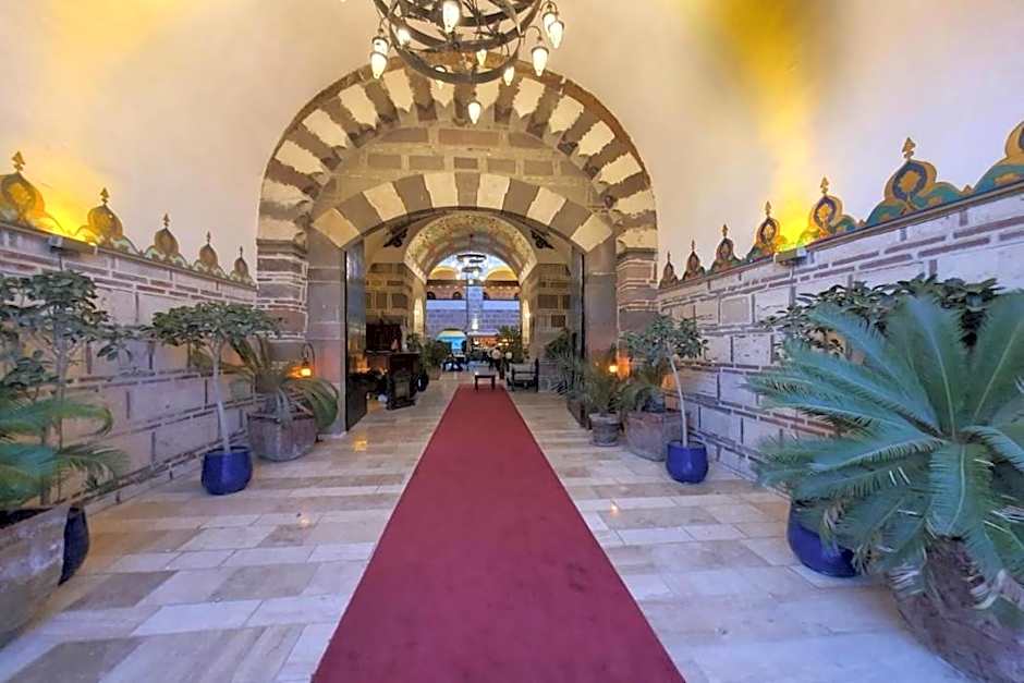 Cesme Kanuni Kervansaray Historical Hotel