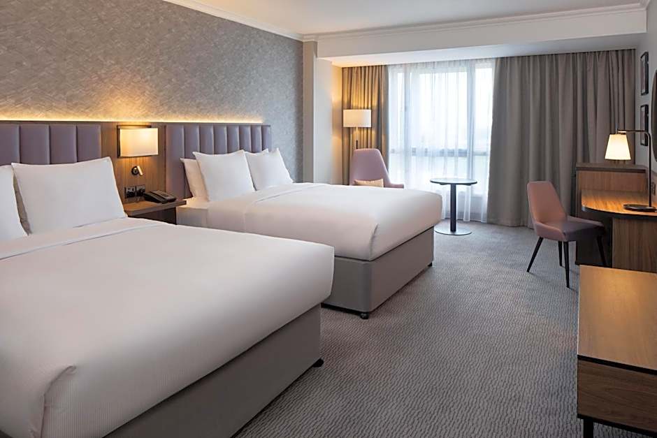 DoubleTree by Hilton Dartford Bridge