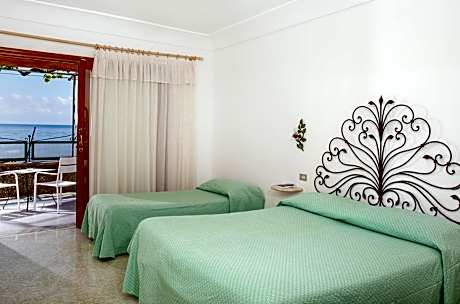 Quadruple Room with Sea View