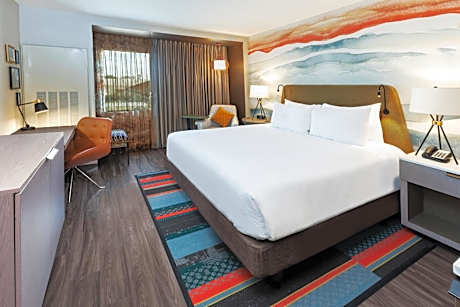Standard King Room with Lake View