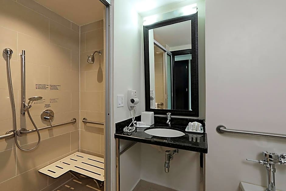 Courtyard by Marriott Panama Metromall