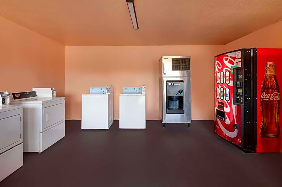 Rodeway Inn & Suites East