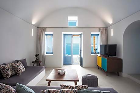 Pool Suite with Caldera View