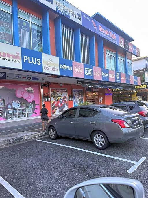 Rini residences 整栋双层排楼适合全家大小居住周边商店商场林立