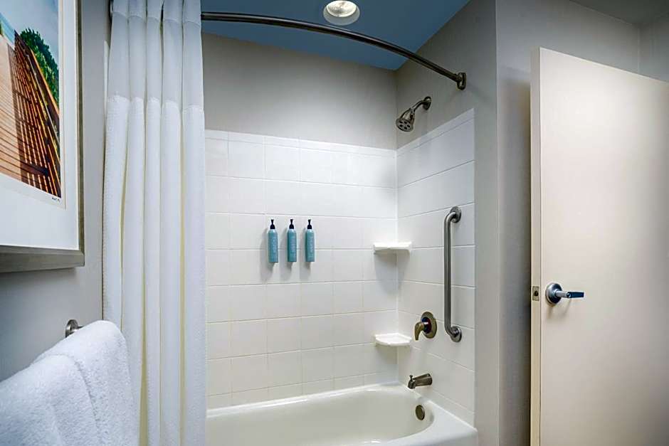 Courtyard by Marriott Stuart