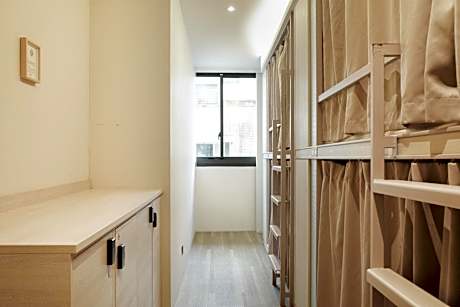 Bed in 4-Bed Mixed Dormitory Room