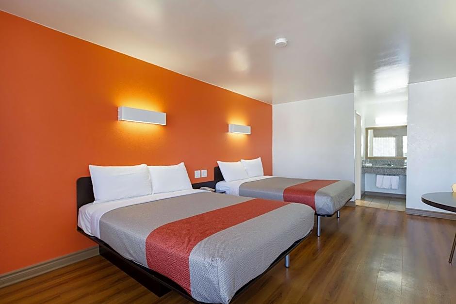 Motel 6 Claremont, CA