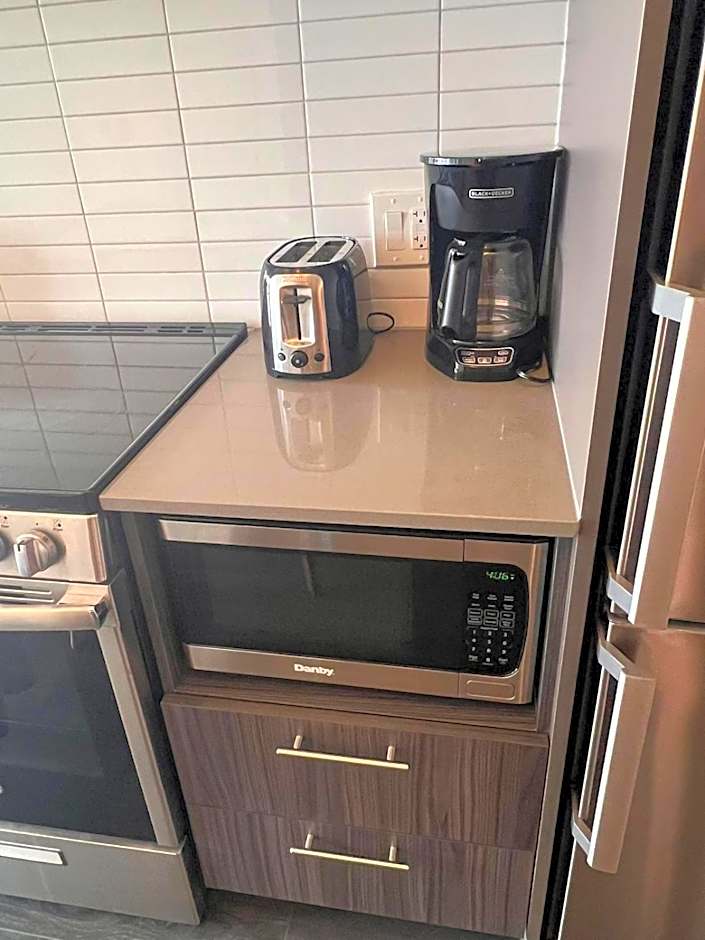 Cozy 2 Bedroom by Eaton Centre Mall