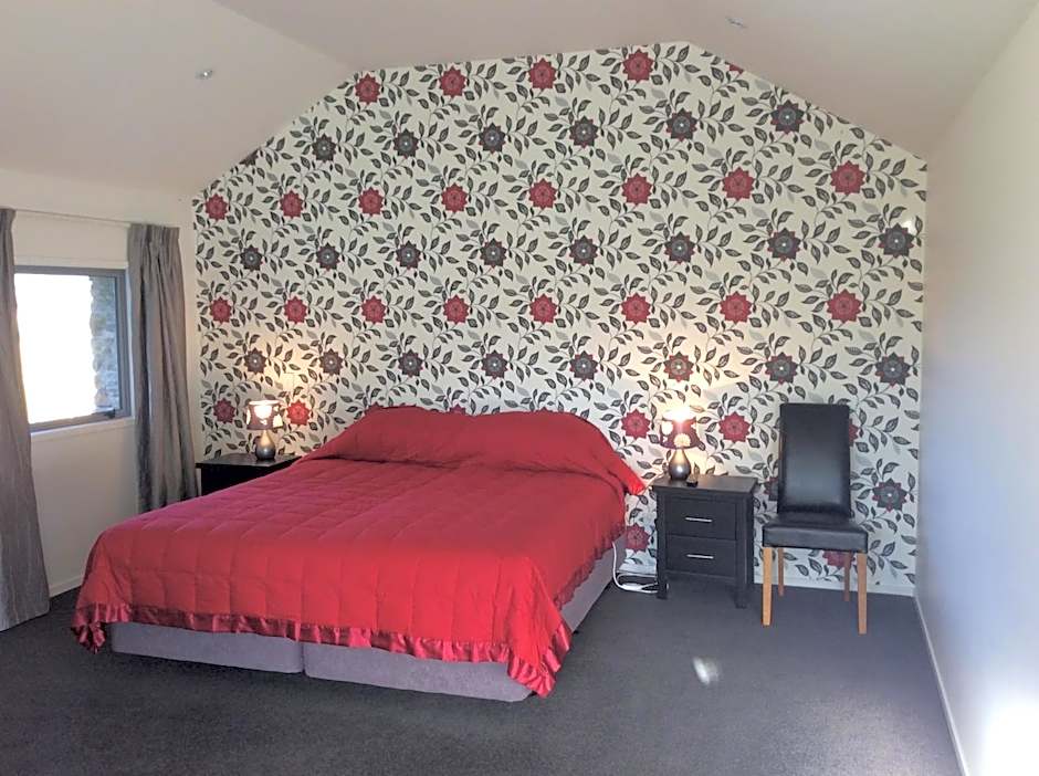 Golfcourse Road Chalets and Lodge