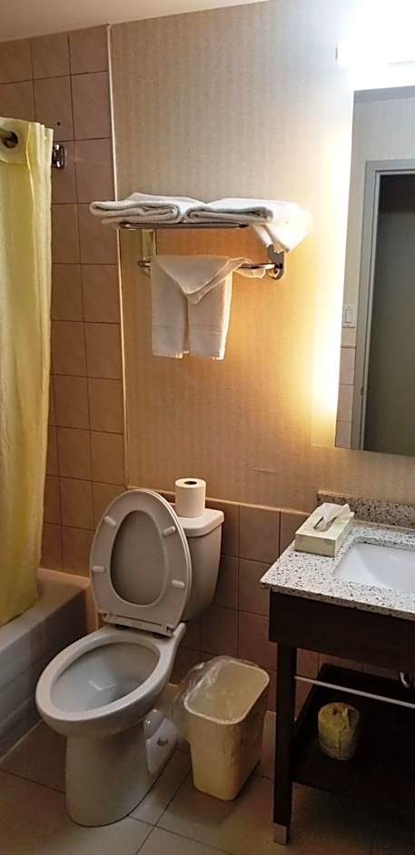 Baymont by Wyndham Montreal Airport