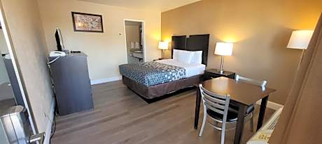 Queen Room - Accessible/Non-Smoking