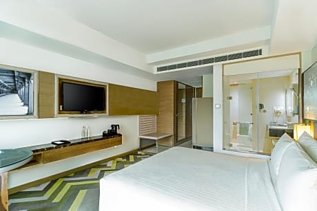 One-Bedroom Junior Suite with 15% discount on food, beverages, laundry, spa and one pint of beer per stay 