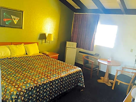 1 King Bed Non-Smoking