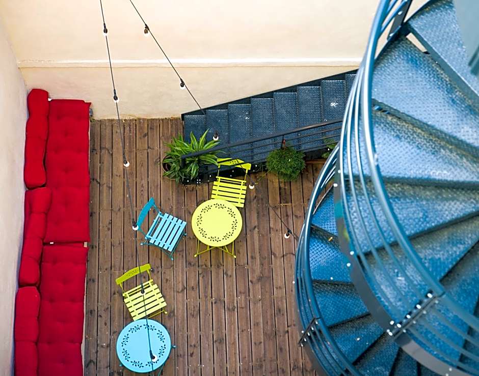 Georges Hostel & Café