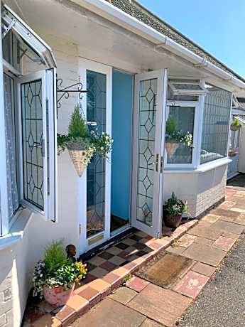 Deluxe Queen Room - Park and Fly 7 Days