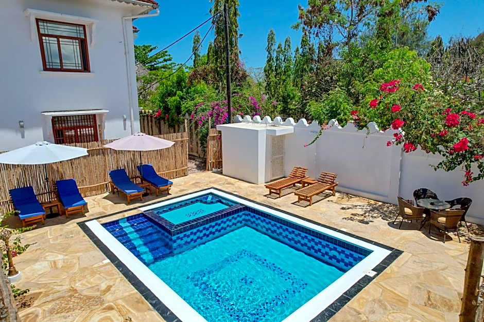 Sunny Palms Beach Bungalows