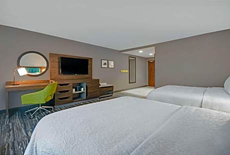 2 Queen Beds W/ Mini Fridge Non Smoking