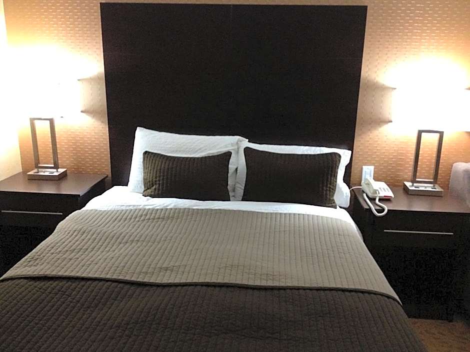 Mississauga Gate Inn