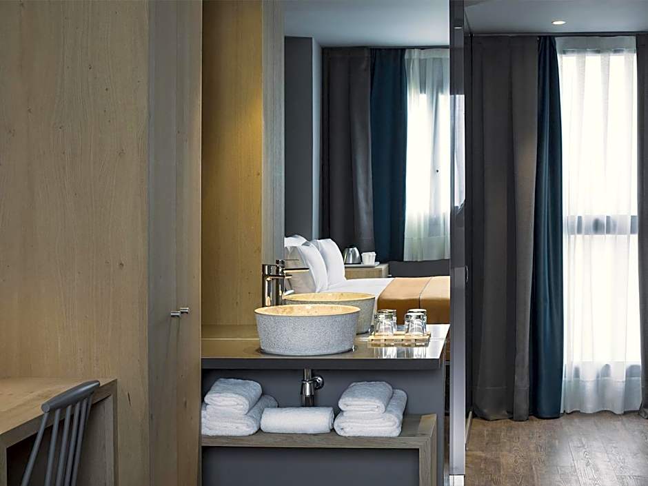 Yurbban Trafalgar Hotel