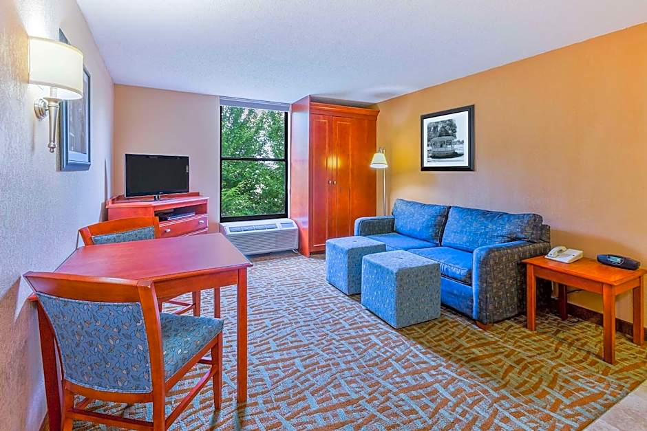 Hampton Inn By Hilton Hendersonville
