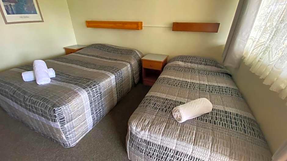 Bucketts Way Motel and Restaurant