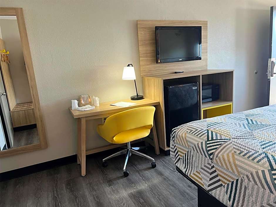 Days Inn by Wyndham Kansas City Northeast