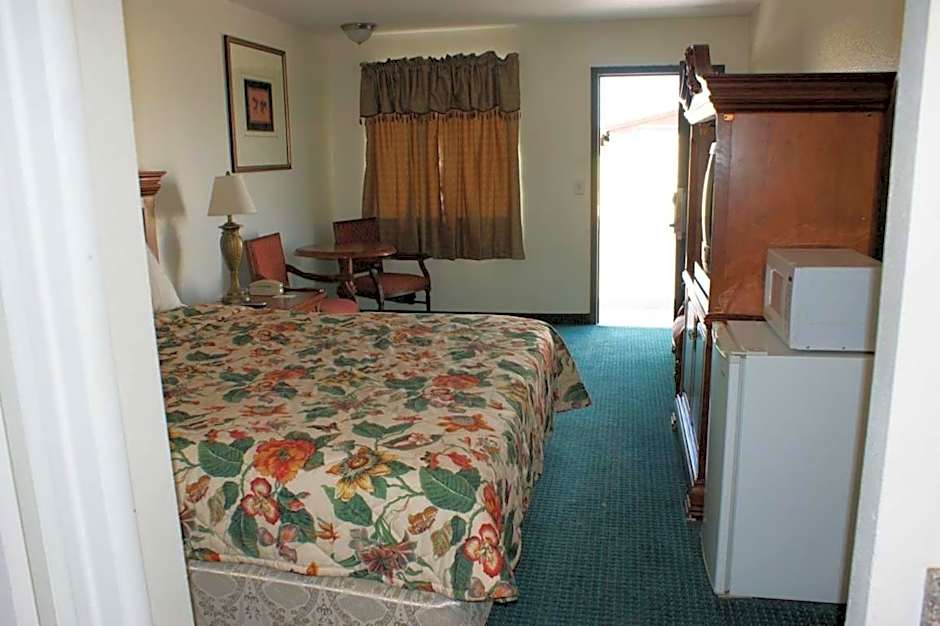 Hwy Express Inn And Suites