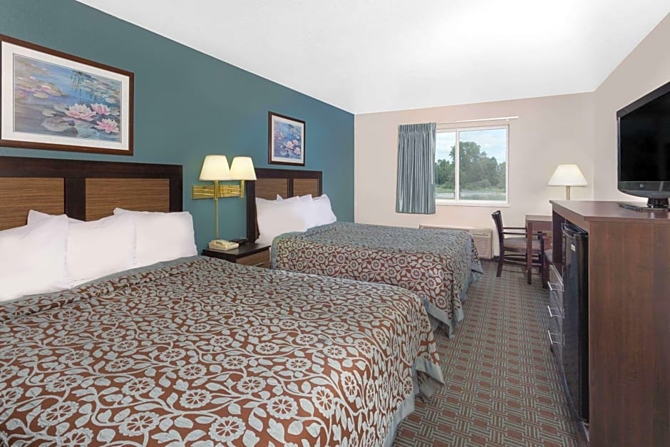 Days Inn by Wyndham Neenah