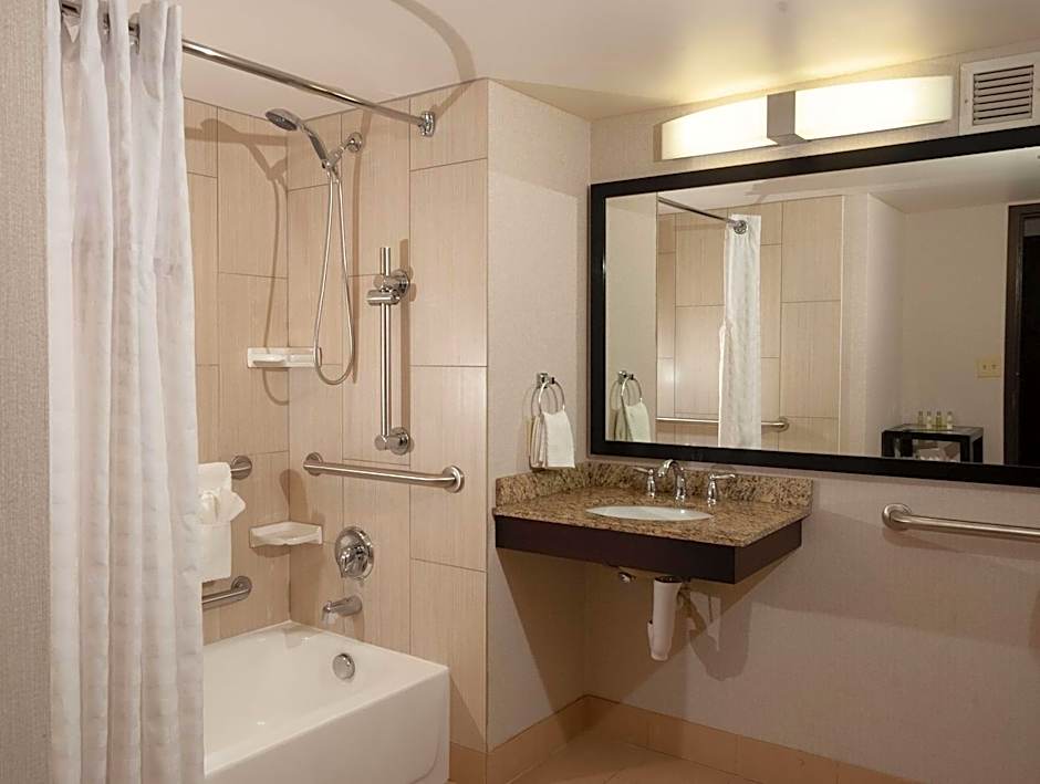 DoubleTree by Hilton Hotel Cleveland Downtown - Lakeside