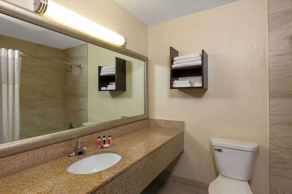 AmericInn by Wyndham La Crosse Riverfront-Conference Center