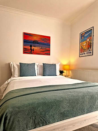 Upper Rock Brighton – Guest House