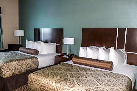 Queen Room with Two Queen Beds and Kitchenette