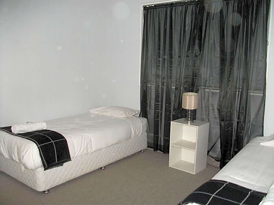 Beerwah Glasshouse Motel