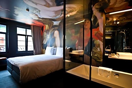 Deluxe Double Room with Air-Conditioning and Cathedral View