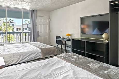 Deluxe Queen Room