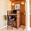 Econo Lodge Inn & Suites