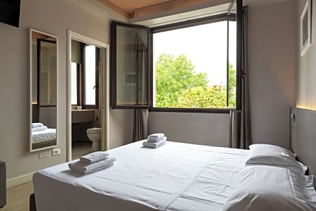 Standard Double Room (1 Double Bed)