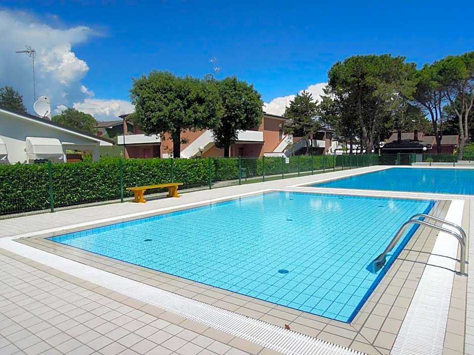 Cozy flat with garden and swimming pools-Beahost