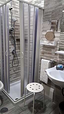 Quadruple Room with Private Bathroom