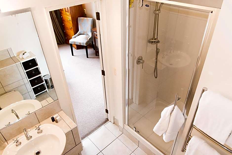 Queenstown House Bed & Breakfast and Apartments