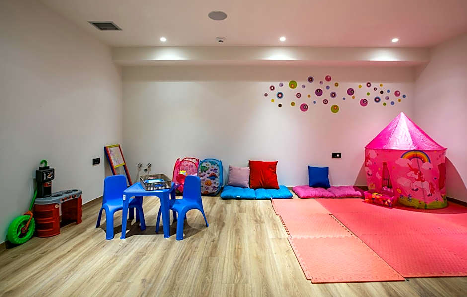 White Olive Elite Laganas